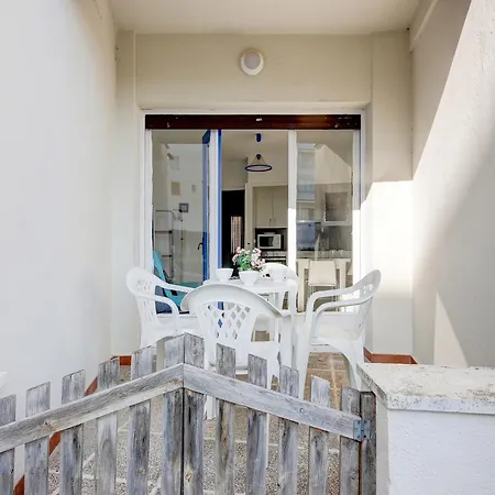 Apartment Posh In Location Roses